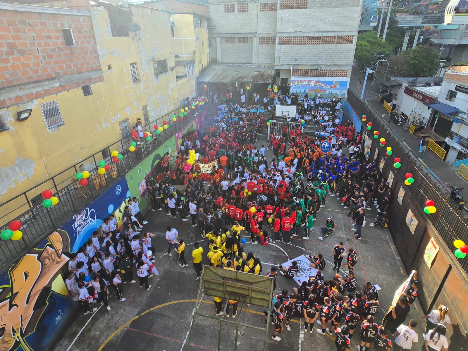 Fomentar la práctica deportiva como estrategia de formación integral, fortaleciendo en los estudiantes los valores de la convivencia pacífica, la participación activa, la disciplina y el sentido de pertenencia a la Institución.